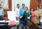 Jabalpur News: RDVV में तकनीकी कर्मचारियों के वेतन रोके जाने से आक्रोश, कुलगुरु की खाली कुर्सी को सौंपा ज्ञापन