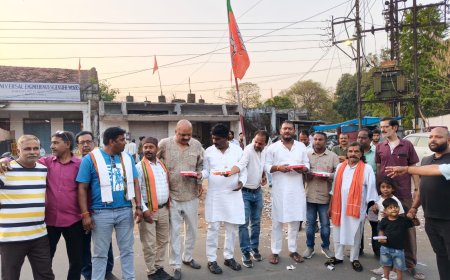 Jabalpur News: पश्चिम-बंगाल, असम, पांडुचेरी में मिली जीत का जश्न, भाजपा कार्यकर्ताओं ने सदर में बांटी मिठाई