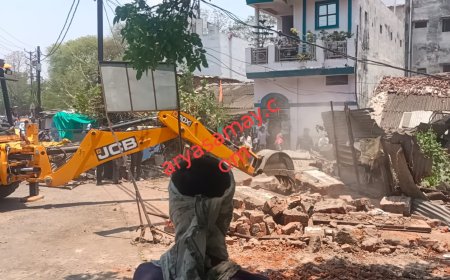 Jabalpur News: अवैध डेरी सहित आधा दर्जन अतिक्रमणों पर चला कैंट बोर्ड का बुल्डोजर, सड़क में कब्जा कर बना लिया था बाथरूम