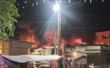Jabalpur News: गुरंदी दर्शन चौक की आधा दर्जन दुकानों में लगी आग, लाखों का सामान जलकर खाक