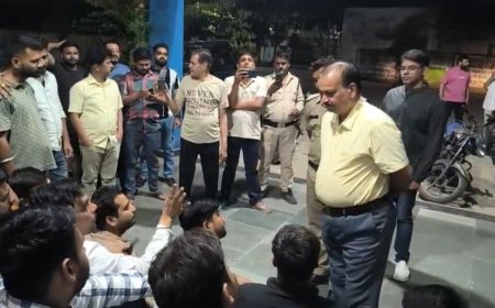Jabalpur News: ड्यूटी डॉक्टर खाना खाने गए तो लौटे ही नहीं, मनमोहन नगर स्वास्थ्य केंद्र में हंगामा,देर रात सीएमएचओ ने संभाला मोर्चा
