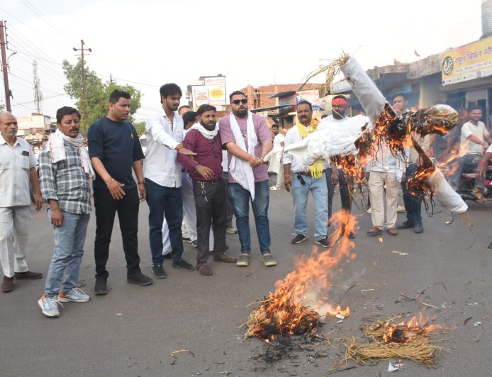 Jabalpur News:रांझी में शराब दुकान का विरोध,कांग्रेसियों ने विधायक का पुतला जलाया