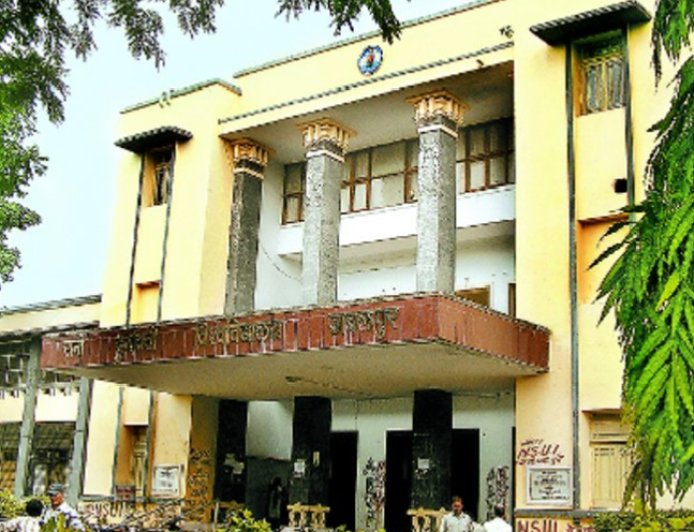 Jabalpur News: RDVV में अल्प वेतनभोगी कर्मचारियों को लेकर मची खींचतान, वेतन रोके जाने की शिकायत पुलिस तक