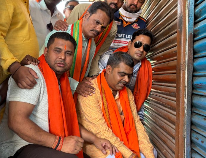 Jabalpur News: रांझी बड़ा पत्थर शराब दुकान में भाजपा पार्षदों ने लगाया ताला