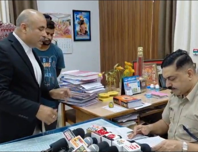 Jabalpur News: खुद को भाजपा नेता बता मुख्यमंत्री और महापौर ‘अन्नू’ के नाम का इस्तेमाल कर बेरोजगारों से ठगी, शिकायत पर पुलिस ने शुरू की जांच
