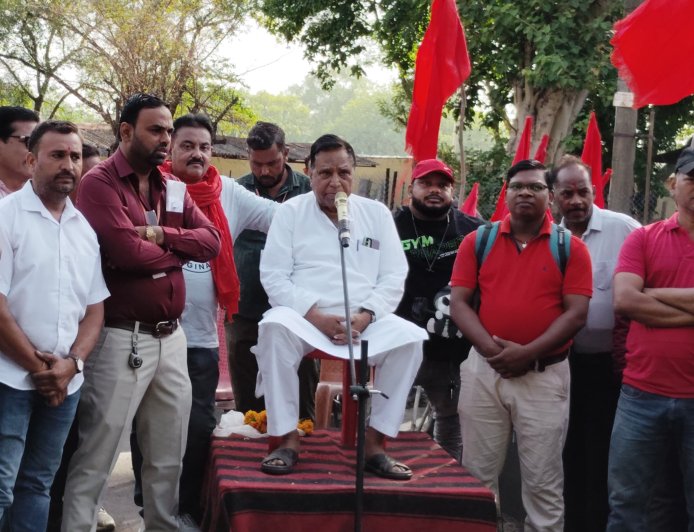 Jabalpur News: एआईडीईएफ राष्ट्रीय अध्यक्ष ने जीसीएफ में गेट मीटिंग के साथ किया आंदोलन का शंखनाद