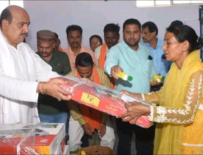 Jabalpur News: कैंट विधायक रोहाणी ने सरस्वती मैदान में 157 महिलाओं को बांटे प्रधानमंत्री उज्ज्वला योजना' के तहत निःशुल्क गैस कनेक्शन
