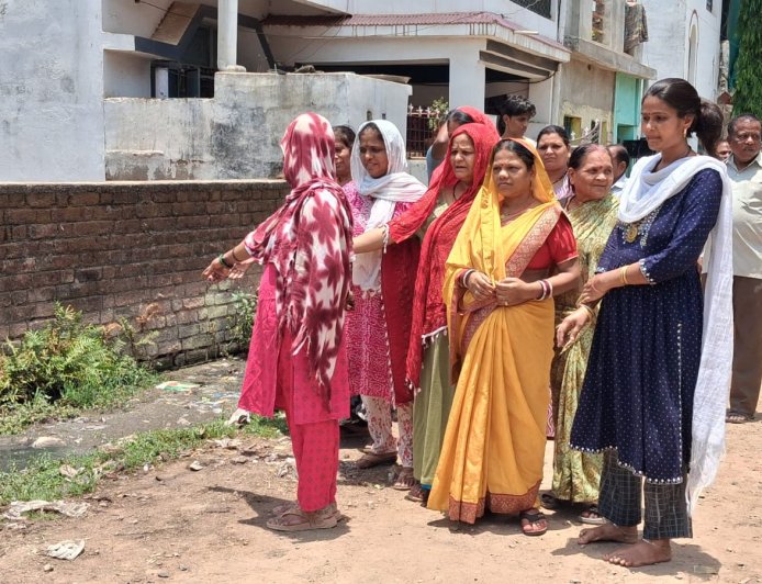Jabalpur News: करमेता परशुराम वार्ड में मूलभूत सुविधाओं का अभाव, गंदगी-कीचड़ से परेशान रहवासी