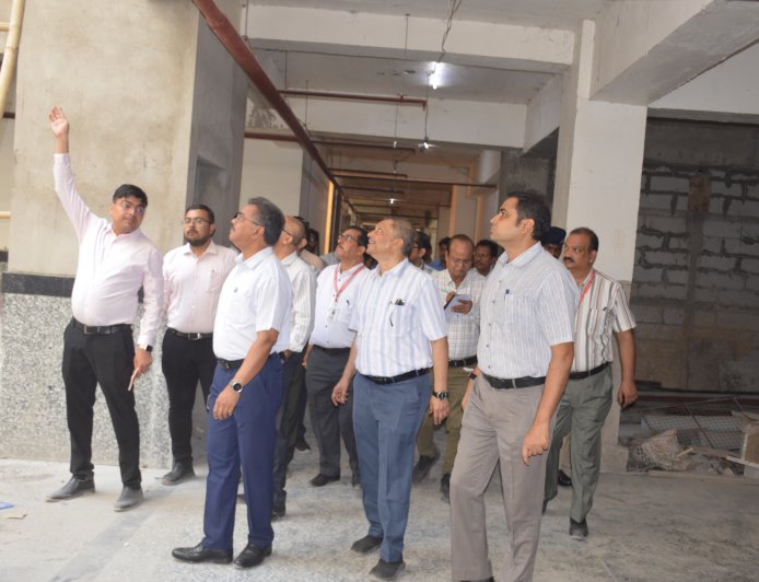 Jabalpur News: संजीवनी क्लीनिकों को लेकर चल रही जांच के एसीएस हेल्थ पहुंचे जिला अस्पताल विक्टोरिया, स्वास्थ्य विभाग में हड़कंप
