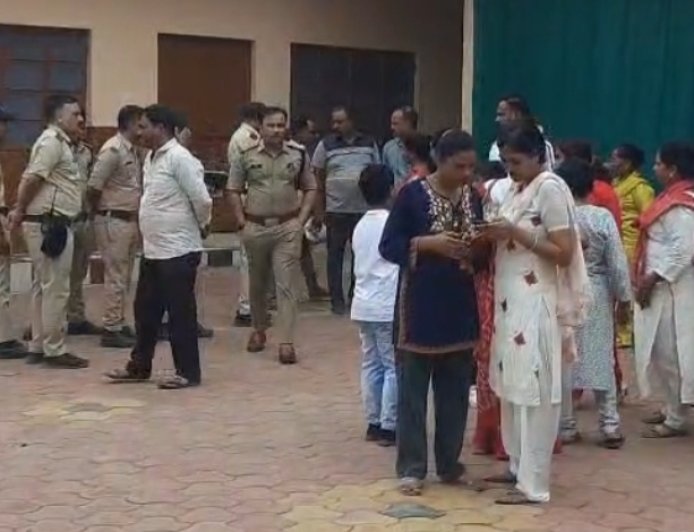 Jabalpur News: सुहागी सेंट मैरी स्कूल में धर्मांतरण को लेकर हंगामा, संचालक पर दर्ज की एफआईआर