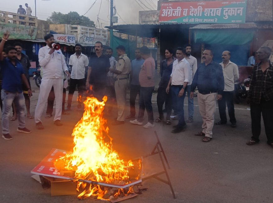 Jabalpur News: रांझी बड़ा पत्थर में शराब दुकान का विरोध, कांग्रेस ने जलाया पुतला