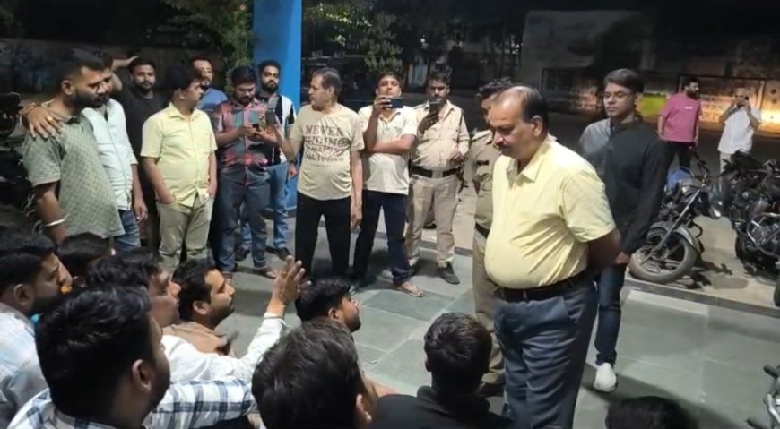 Jabalpur News: ड्यूटी डॉक्टर खाना खाने गए तो लौटे ही नहीं, मनमोहन नगर स्वास्थ्य केंद्र में हंगामा,देर रात सीएमएचओ ने संभाला मोर्चा