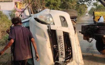 Jabalpur News: जबलपुर-दमोह मार्ग पर डॉक्टर की पलटी कार, झगरा के समीप हुआ हादसा