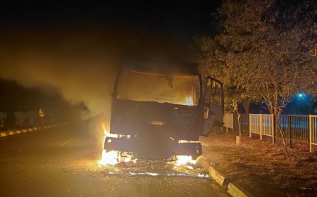 Jabalpur News: तेज रफ्तार हाइवा में स्कूटर सवार को रौंदा, पहियों में फंसे स्कूटर में लगी आग से हाइवा भी जला, युवक की मौत