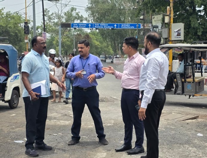 Jabalpur News: एम्पायर तिराहा- पेंटीनाका फ्लाई ओवर निर्माण, कैंट बोर्ड, एमपीआरडीसी और रक्षा संपदा के अधिकारियों ने किया निरीक्षण