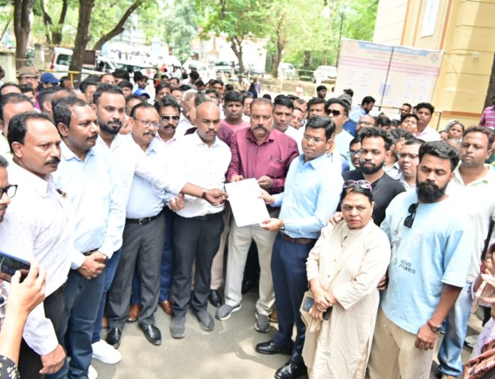 Jabalpur News: ईसाई समुदाय ने बढ़ते हमलों के विरोध में कलेक्टर को सौंपा ज्ञापन