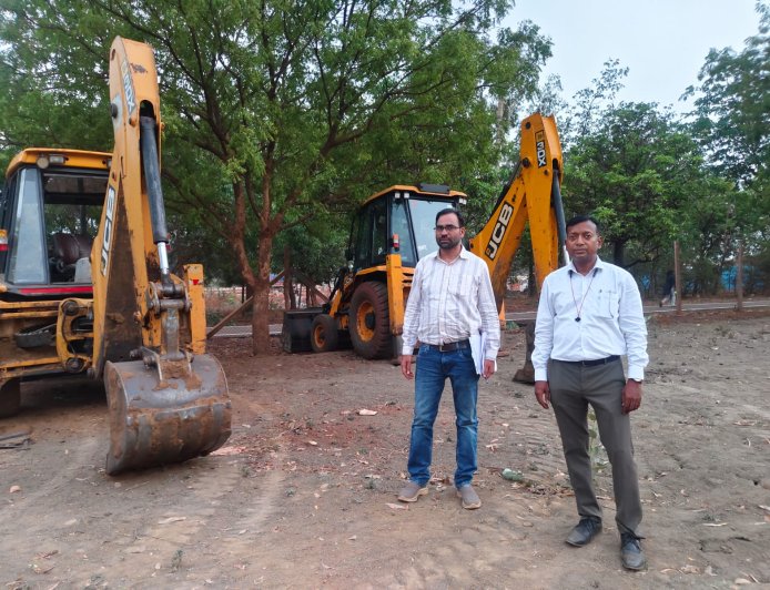 Jabalpur News: हिरन नदी में गोलू करा रहा था अवैध उत्खनन, दो जेसीबी 1 हाइवा और ट्रैक्टर ट्राली जब्त