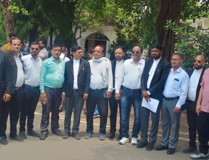 Jabalpur News: मंजूषा नर्सिंग होम सदर की संचालिका पर लापरवाही के आरोप, प्रसुता और अजन्मे बच्चे की मौत के बाद अधिवक्ता संघ पहुंचा एसपी आफिस