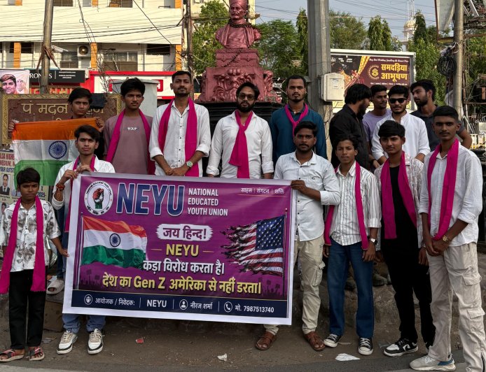 Jabalpur News: अमेरिका में भारतीय तिरंगे के अपमान के विरोध में NEYU ने किया प्रदर्शन