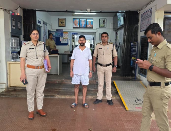 Jabalpur News: युवतियों की न्यूड वीडियो बना ब्लैकमेल करने वाला ठग बेंगलुरु से गिरफ्तार, फर्जी आईडी बनाकर बनाता था शिकार