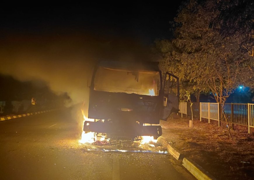 Jabalpur News: तेज रफ्तार हाइवा में स्कूटर सवार को रौंदा, पहियों में फंसे स्कूटर में लगी आग से हाइवा भी जला, युवक की मौत