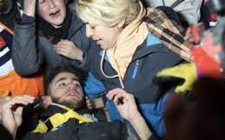 तुर्किये में मलबे से बाहर आ रही जिंदगियाँ, कोई अपना यूरिन पी कर ज़िंदा तो कोई गाने से अपना मन बहला रहा