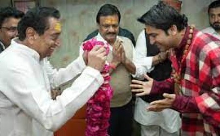 बालाजी सरकार के दर्शन  करने बागेश्वर धाम पहुंचे  कमलनाथ , पं. धीरेंद्र शास्त्री से की मुलाकात