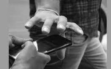 स्कूटी चालक से लिफ्ट लेना पुलिसकर्मी को पड़ा महंगा, कॉल करने के बहाने लेकर भागा था कांस्टेबल का मोबाइल; आरोपी काबू में