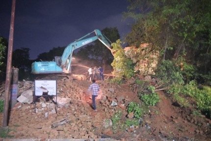 Jabalpur News: 1918 में बने एम्पायर थियेटर पर चला जिला प्रशासन का बुलडोजर