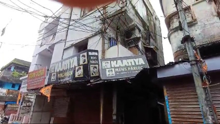 Jabalpur News: सदर बाजार में दो मंजिला भवन में आयी दरारें, केंट बोर्ड की टीम पहुंची मौके पर