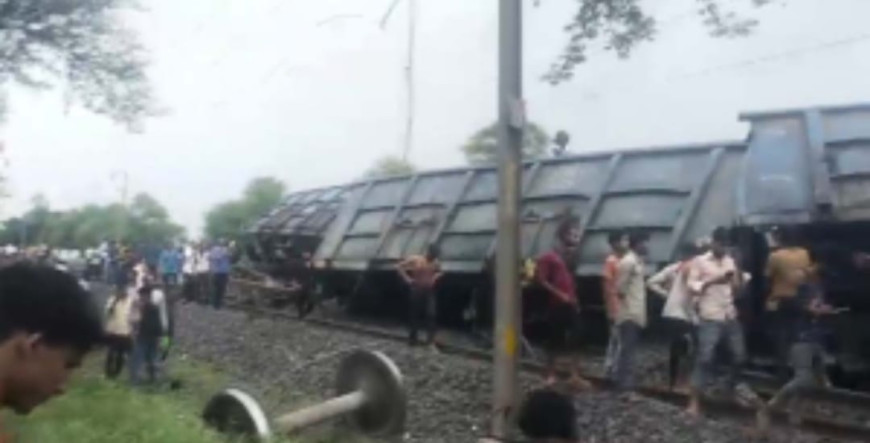 Jabalpur News: पथरिया स्टेशन के पास मालगाड़ी के डिब्बे पटरी से उतरे