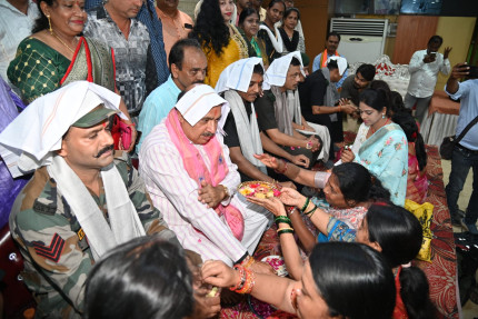 Jabalpur News: दादा ईश्वरदास रोहाणी सेवा समिति ने वीर सैनिकों के साथ मनाया रक्षाबंधन