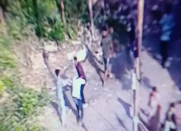 Jabalpur News: युवक से मारपीट कर बदमाशों ने की पेशाब, सीसीटीवी फुटेज में दिखे आरोपी