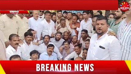 Jabalpur News: कांग्रेस पार्षद दल ने जनसमस्याओं को लेकर नगर निगम जोन कार्यालय घेरा